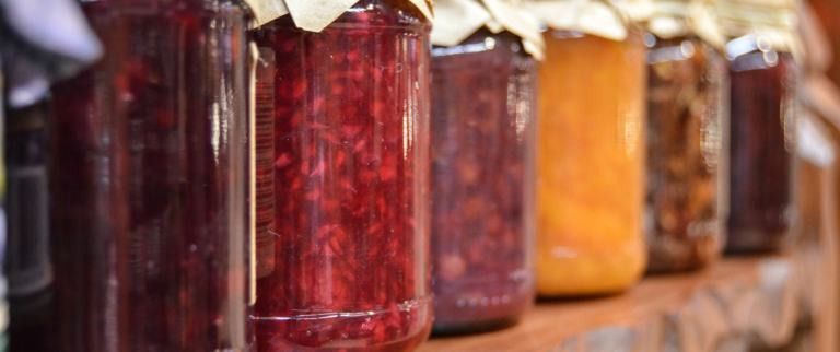 De-stink your Glass Jars with these Super easy Hacks